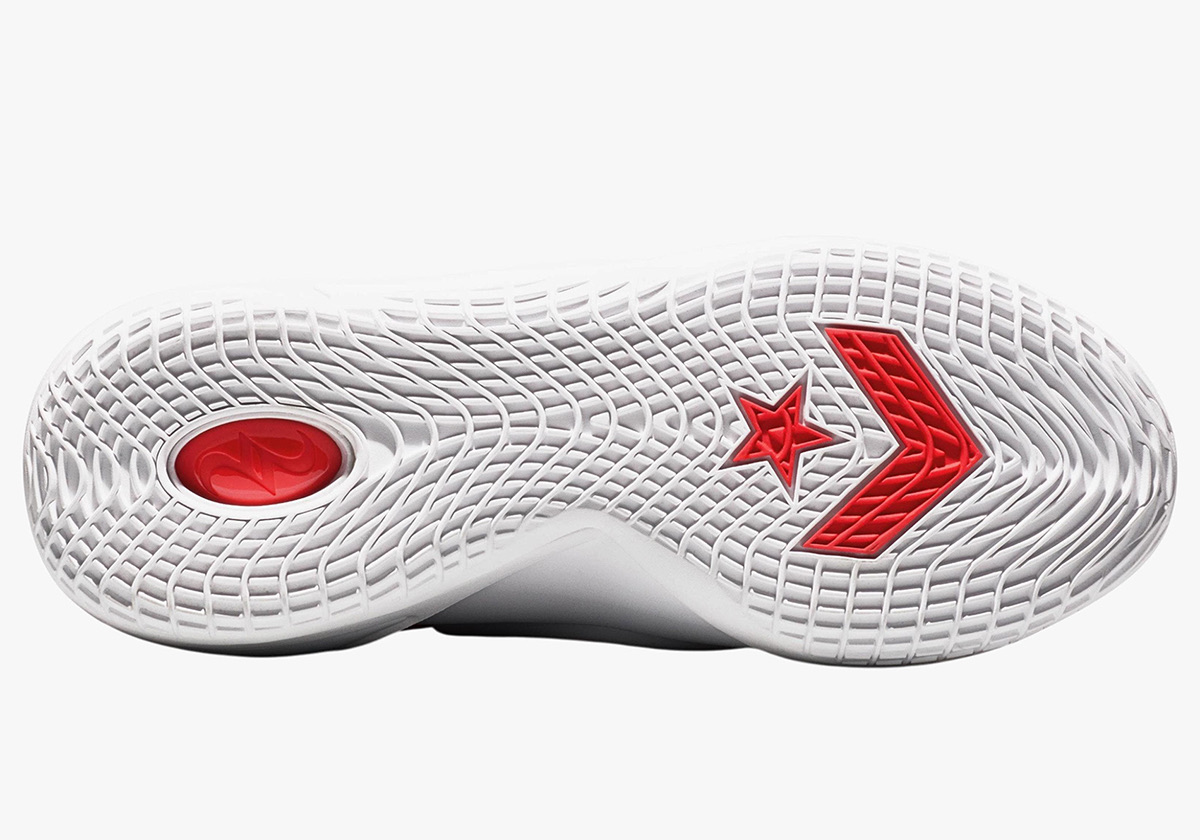 Suela de la Converse SHAI 001 Lace Up White Fever Dream, con taqueado blanco y la estrella y el chevron de Converse en rojo