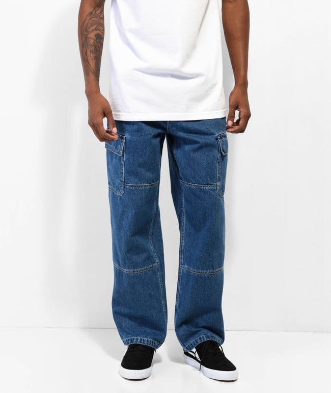 Jeans cargo Empyre de corte holgado en azul medio, con bolsillos laterales en los muslos y costuras horizontales en las rodillas